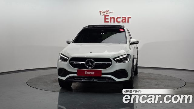 Mercedes-Benz GLA-Class GLA220