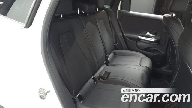 Mercedes-Benz GLA-Class GLA220