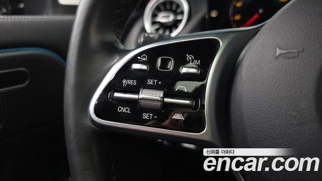 Mercedes-Benz GLA-Class GLA220
