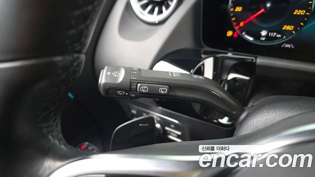 Mercedes-Benz GLA-Class GLA220