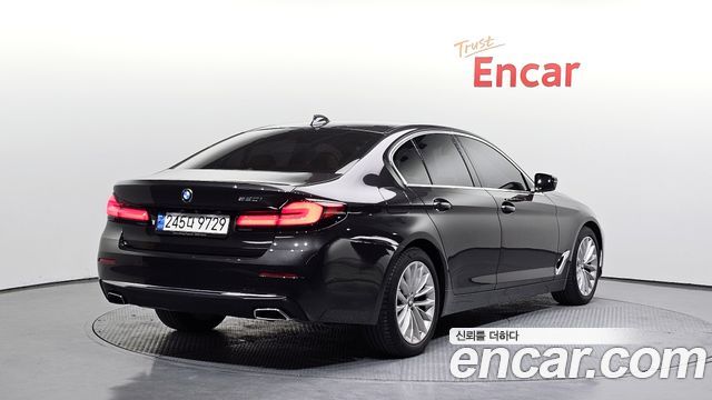 BMW 5-Series 520i Luxury