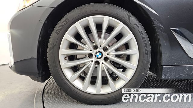 BMW 5-Series 520i Luxury
