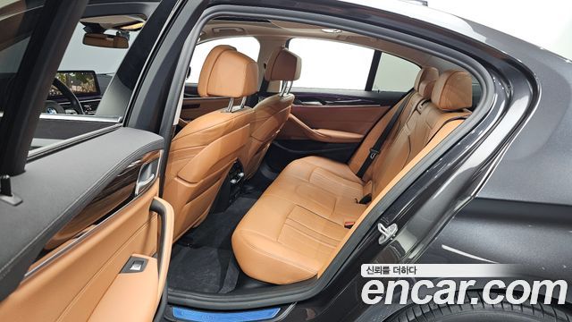 BMW 5-Series 520i Luxury