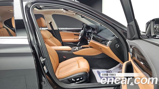 BMW 5-Series 520i Luxury