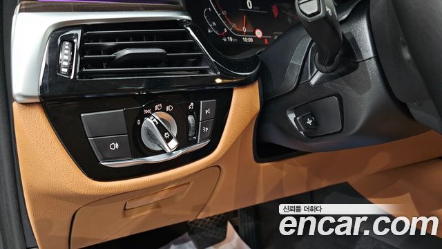 BMW 5-Series 520i Luxury