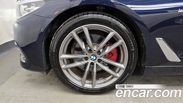 BMW 5-Series 520i Luxury