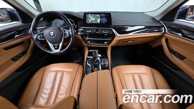 BMW 5-Series 520i Luxury