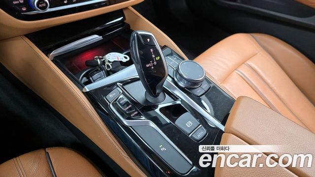 BMW 5-Series 520i Luxury