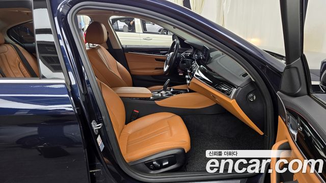 BMW 5-Series 520i Luxury