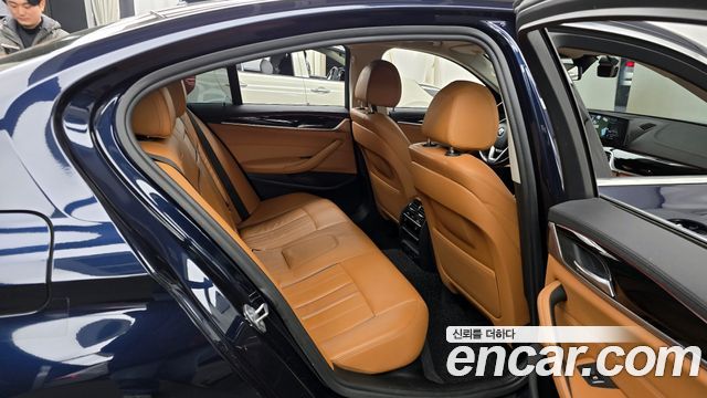BMW 5-Series 520i Luxury