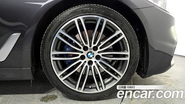 BMW 5-Series 530i xDrive M Sport Package Plus
