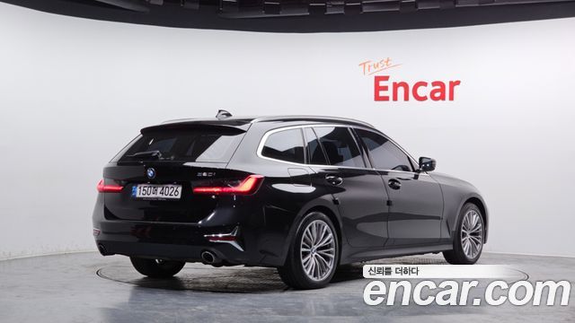 BMW 3-Series 320i Touring Luxury