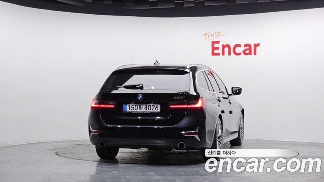 BMW 3-Series 320i Touring Luxury