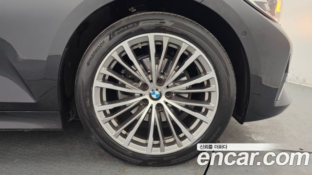 BMW 3-Series 320i Touring Luxury