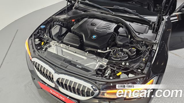 BMW 3-Series 320i Touring Luxury