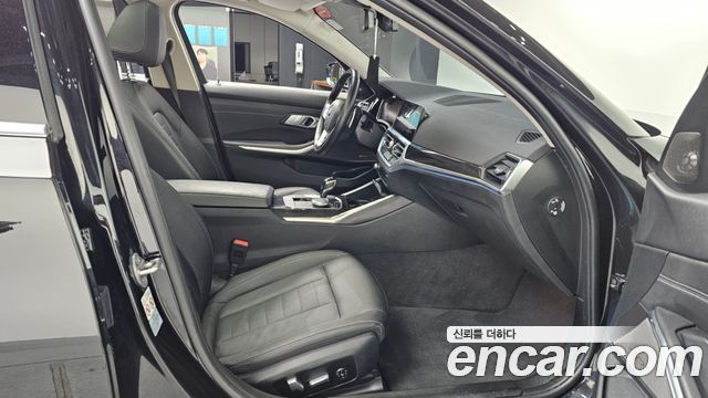 BMW 3-Series 320i Touring Luxury