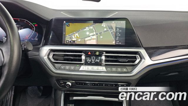 BMW 3-Series 320i Touring Luxury
