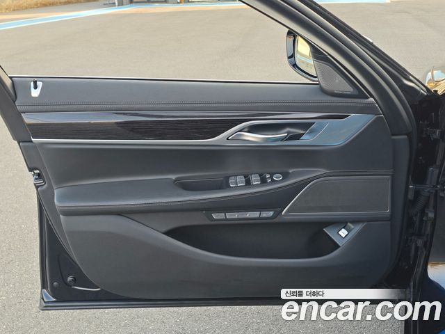 BMW 7-Series 740Li xDrive M Sport Package