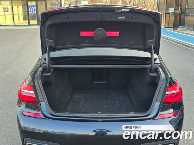 BMW 7-Series 740Li xDrive M Sport Package