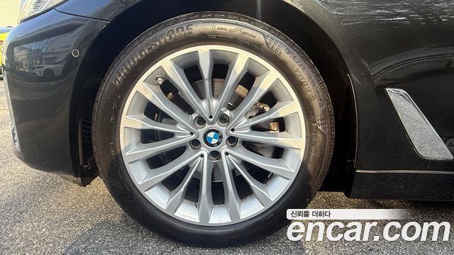 BMW 5-Series 520i Luxury