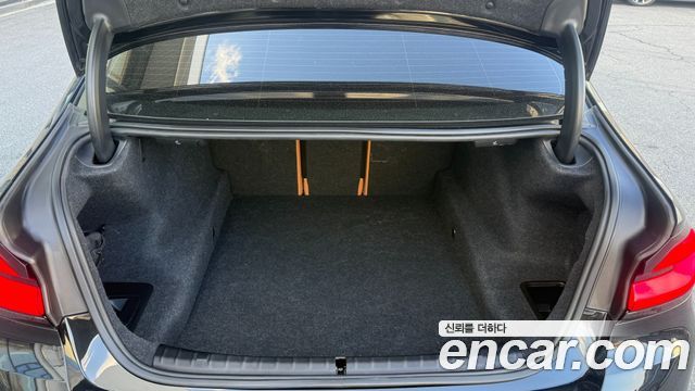 BMW 5-Series 520i Luxury