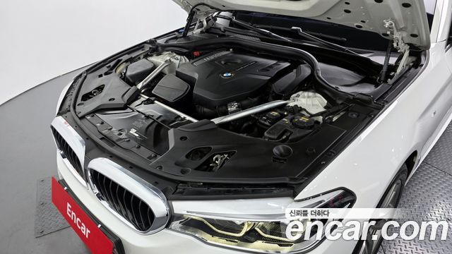 BMW 5-Series 530i xDrive M Sport Package