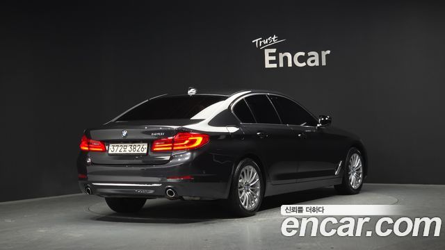 BMW 5-Series 520i Luxury