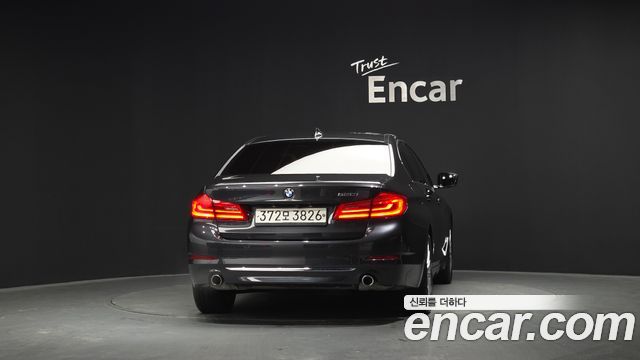 BMW 5-Series 520i Luxury