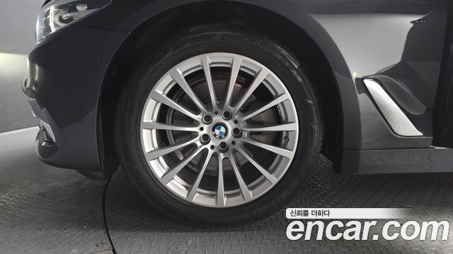 BMW 5-Series 520i Luxury