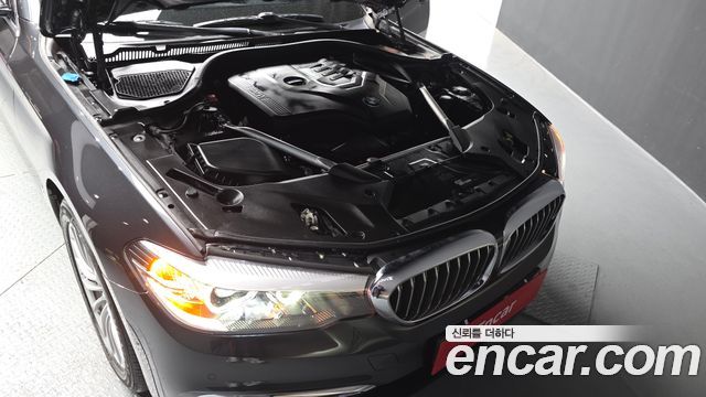 BMW 5-Series 520i Luxury