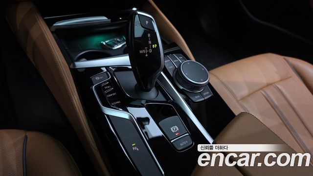 BMW 5-Series 520i Luxury