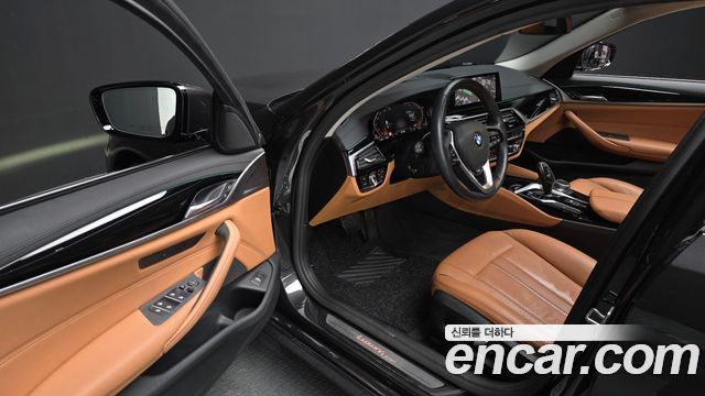 BMW 5-Series 520i Luxury