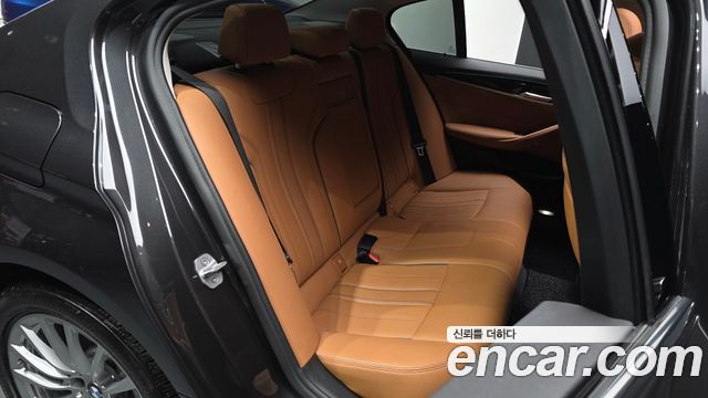 BMW 5-Series 520i Luxury