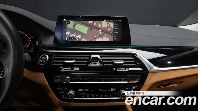 BMW 5-Series 520i Luxury