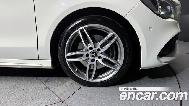 Mercedes-Benz CLA-Class CLA220 AMG Line