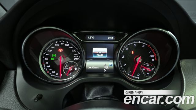 Mercedes-Benz CLA-Class CLA220 AMG Line