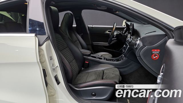 Mercedes-Benz CLA-Class CLA220 AMG Line