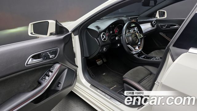 Mercedes-Benz CLA-Class CLA220 AMG Line
