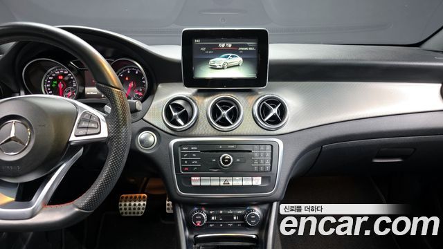 Mercedes-Benz CLA-Class CLA220 AMG Line