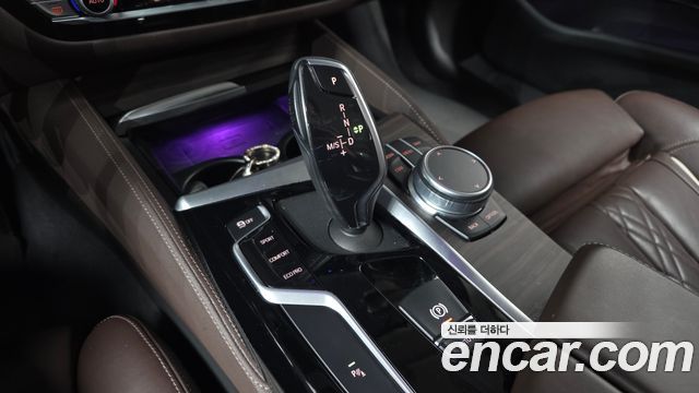 BMW 5-Series 520i Luxury