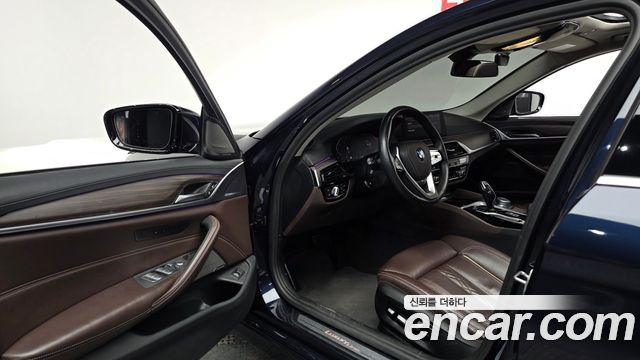 BMW 5-Series 520i Luxury