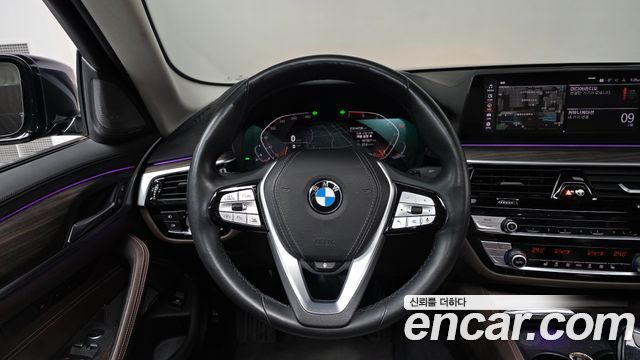 BMW 5-Series 520i Luxury