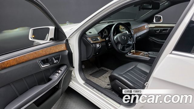 Mercedes-Benz E-Class E300 Elegance