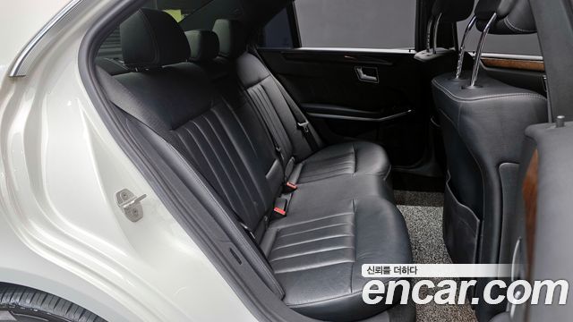 Mercedes-Benz E-Class E300 Elegance