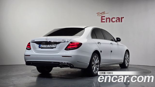 Mercedes-Benz E-Class E300 4MATIC Exclusive