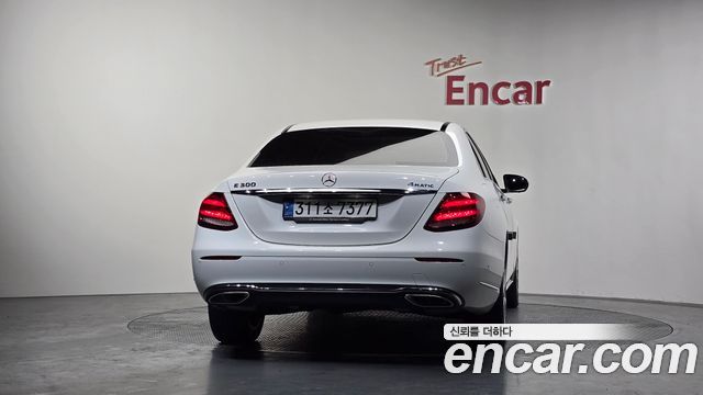 Mercedes-Benz E-Class E300 4MATIC Exclusive