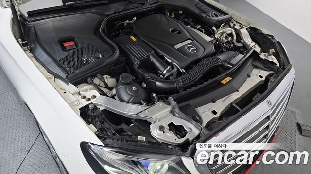 Mercedes-Benz E-Class E300 4MATIC Exclusive