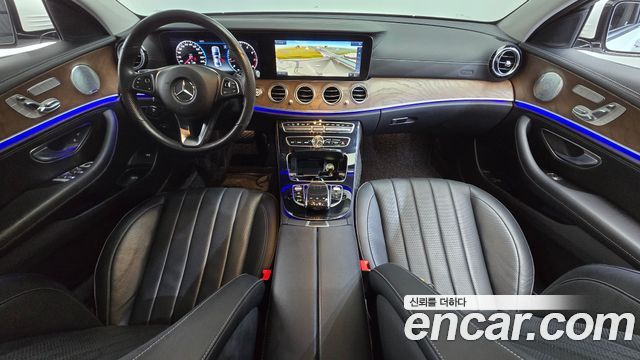 Mercedes-Benz E-Class E300 4MATIC Exclusive