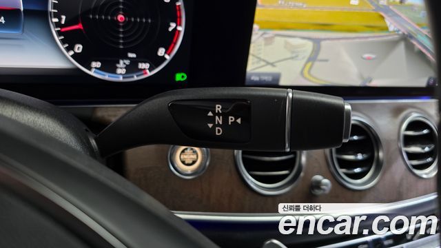 Mercedes-Benz E-Class E300 4MATIC Exclusive