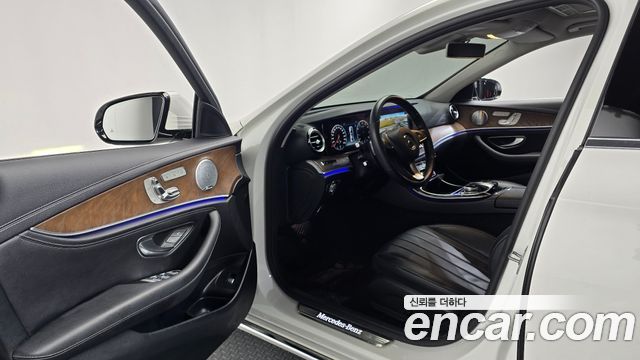 Mercedes-Benz E-Class E300 4MATIC Exclusive
